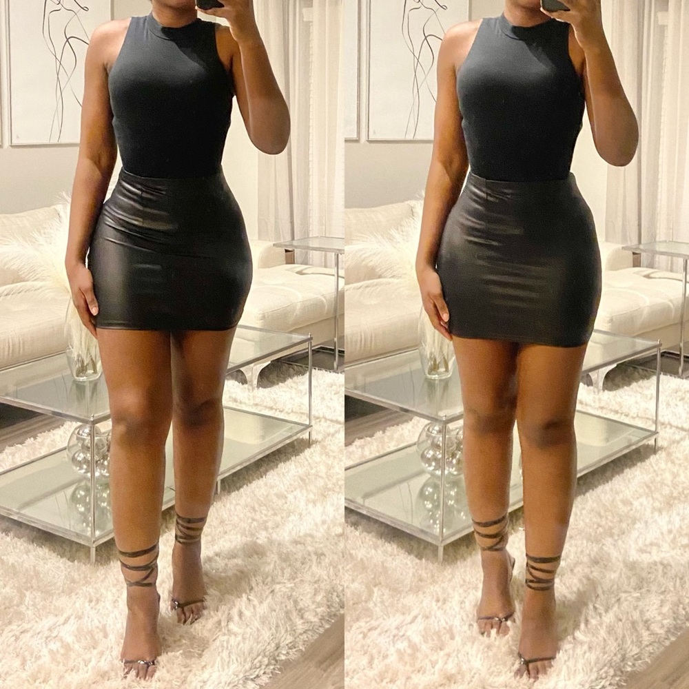 Cropped Sleeveless Turtleneck Top in Black